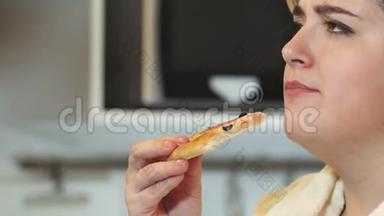 胖女人家庭主妇吃披萨特写。 体重问题，不健康的生活方式，快餐-快餐问题
